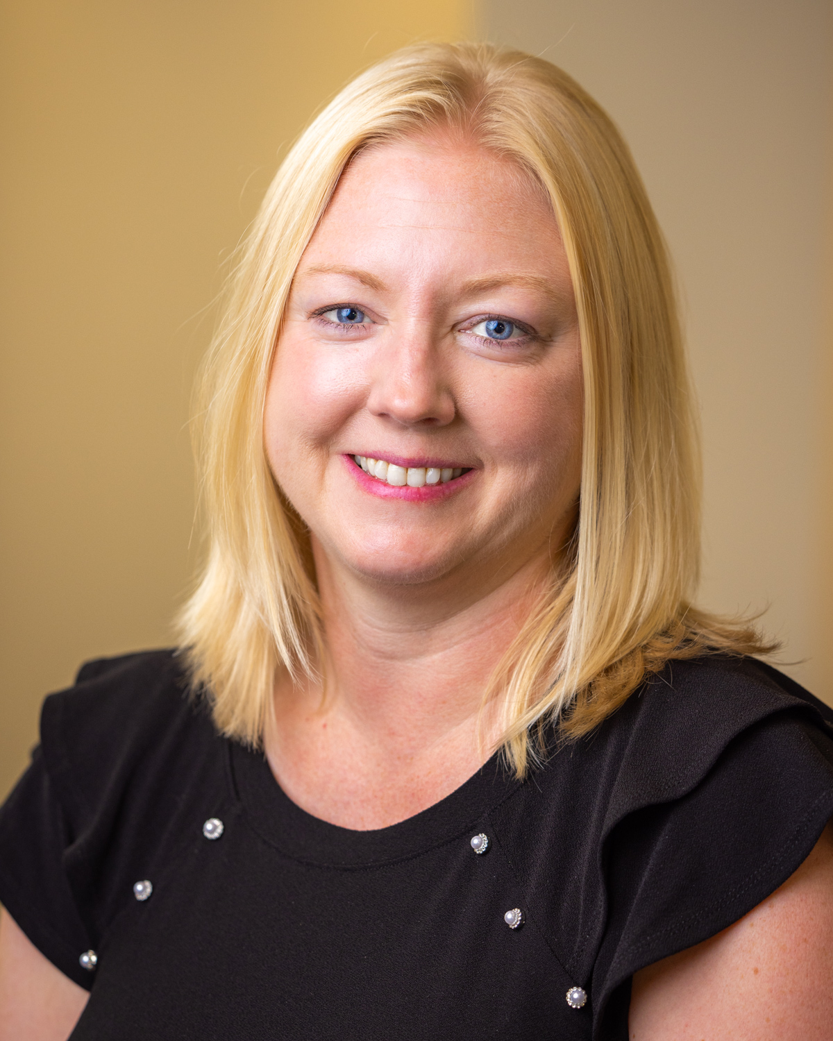 Becky Barnhart's headshot